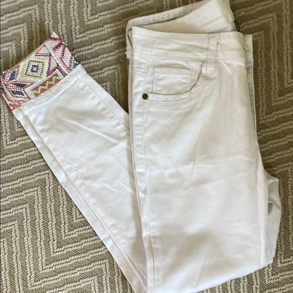 Tempo Paris White Ankle Cropped Jeans with Embroidery